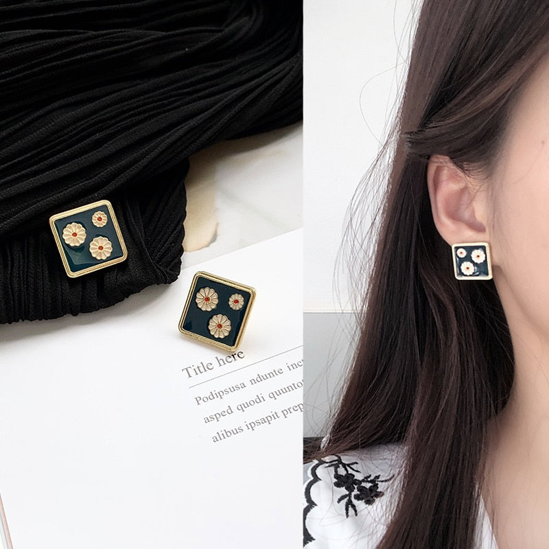 Sweet Acrylic Heart Stud Earrings Delicate Gold Color Cute Mini Ear Studs Trendy Ear Nails For Women Girls Wedding Jewelry Gift