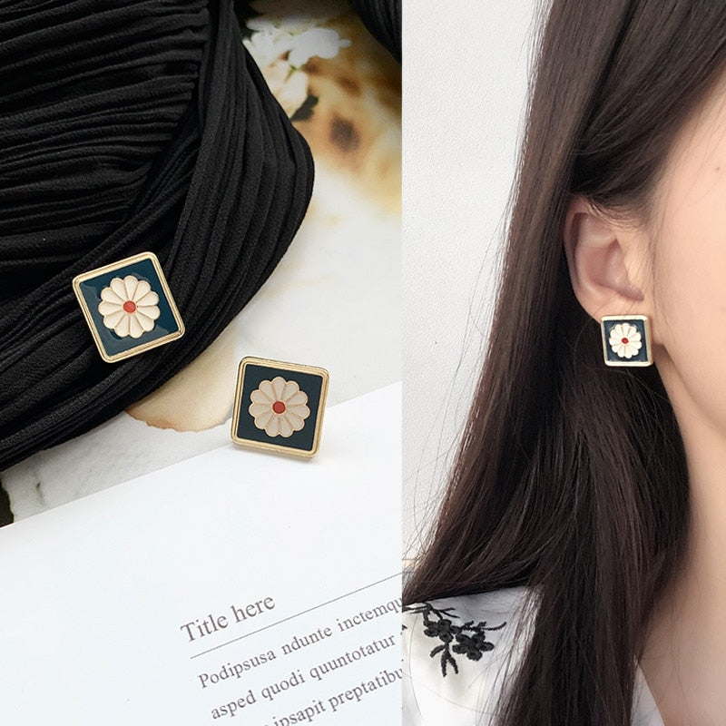 Sweet Acrylic Heart Stud Earrings Delicate Gold Color Cute Mini Ear Studs Trendy Ear Nails For Women Girls Wedding Jewelry Gift