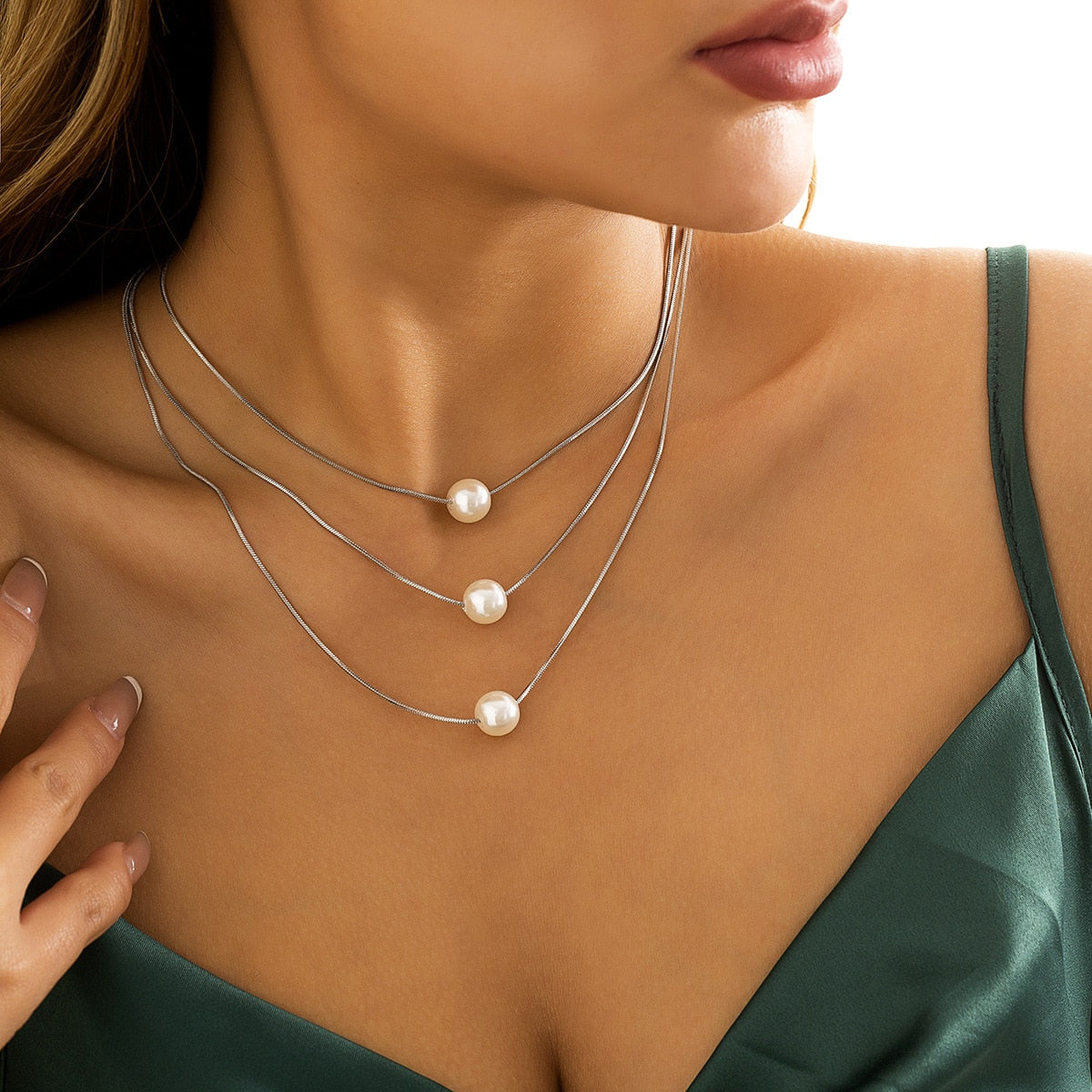 Multi-Layer White Imitation Pearl Necklace Bead Chain Punk Ladies Wedding Short Clavicle Necklac Girl Charm Banquet Jewelry